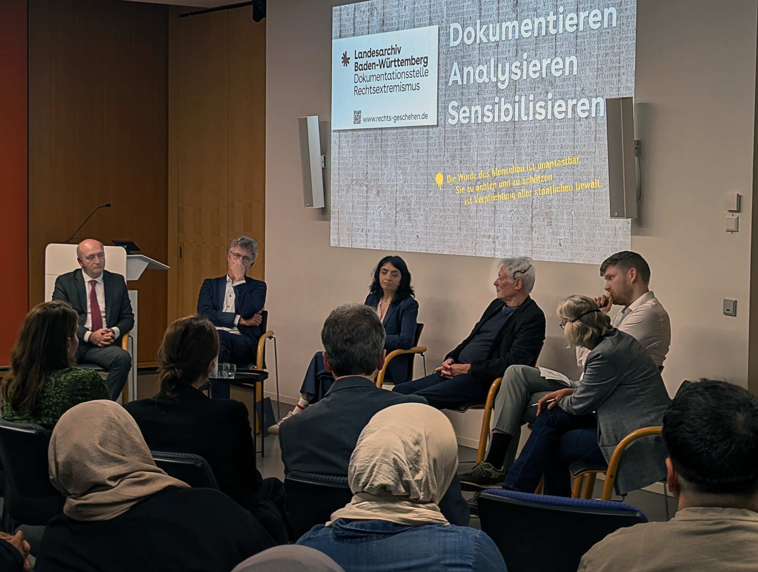 Podium – Erdinç Tor, Türk. Vizekonsul  - Dr. Frank Mentrup, OB Karlsruhe - Muhterem Aras MdL, Landtag Ba-Wü - Walter L. Brähler, Regisseur - Dr. Darius Muschiol, DokRex / © Nico Brähler